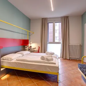Hostel Meininger Garibaldi Milánó