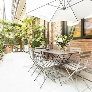 Apartment Elegant Fornasa Vecia, Canal View With A Beautiful Garden R&r Venice